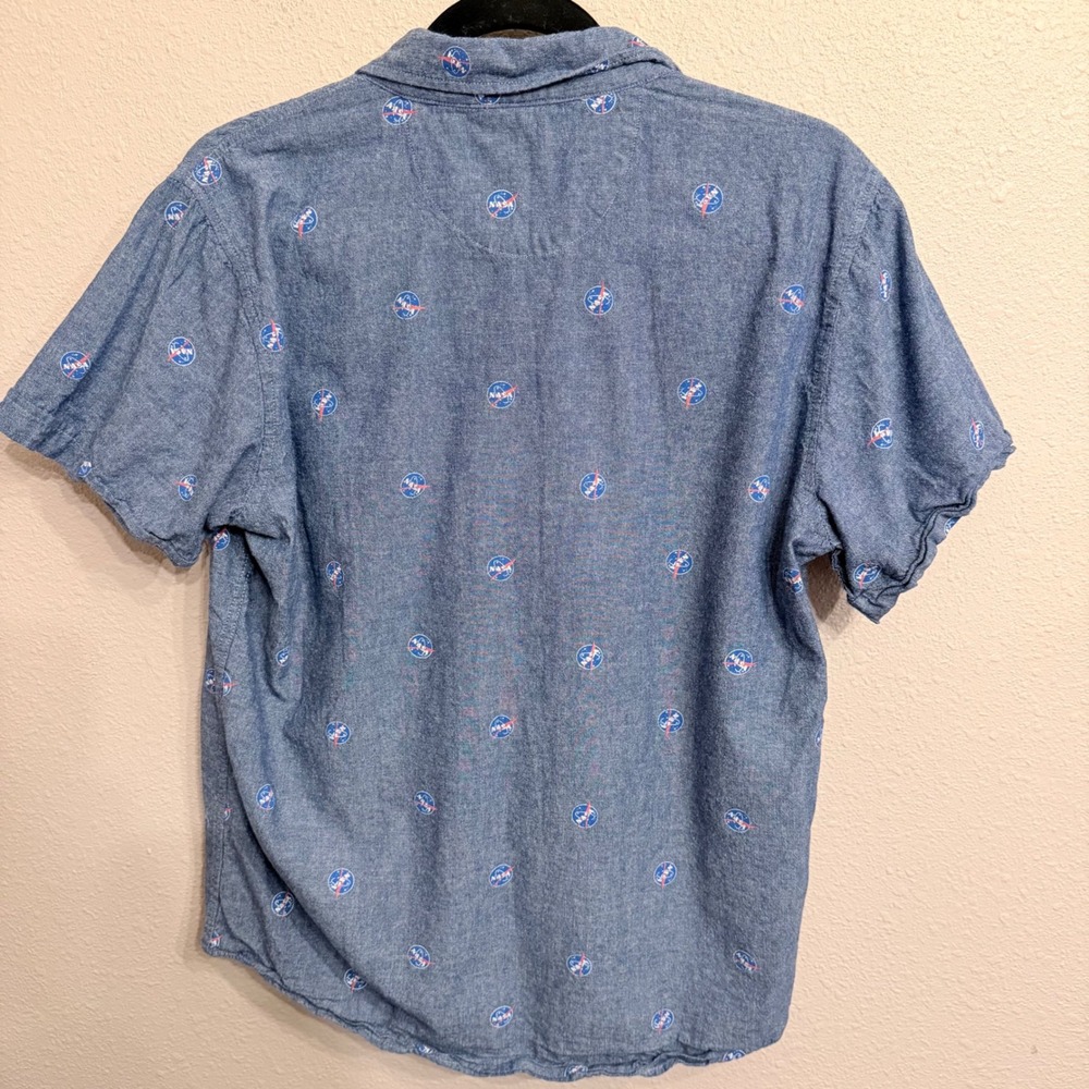 Fifth Sun Mens Blue NASA Logo Print Short Sleeve Button Down Shirt Size M - Picture 2 of 7